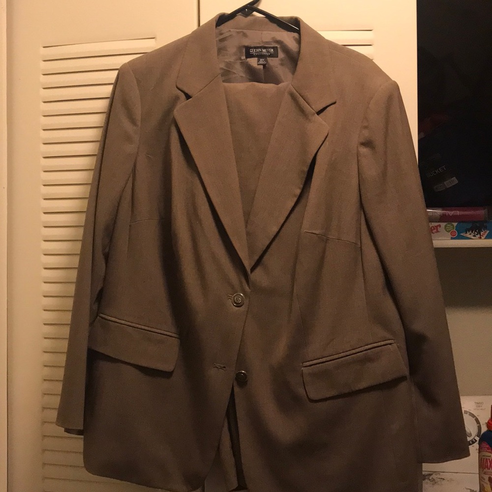 Women’s pant suite